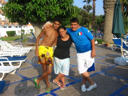 les trois potes de l'hotel AL MOGGAR